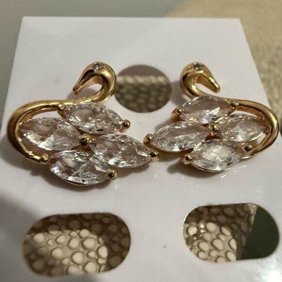 GOLDEN SWAN CRYSTAL STUD EARRINGS – WOMEN’S ELEGANT STATEMENT JEWELRY - Picture 5 of 17